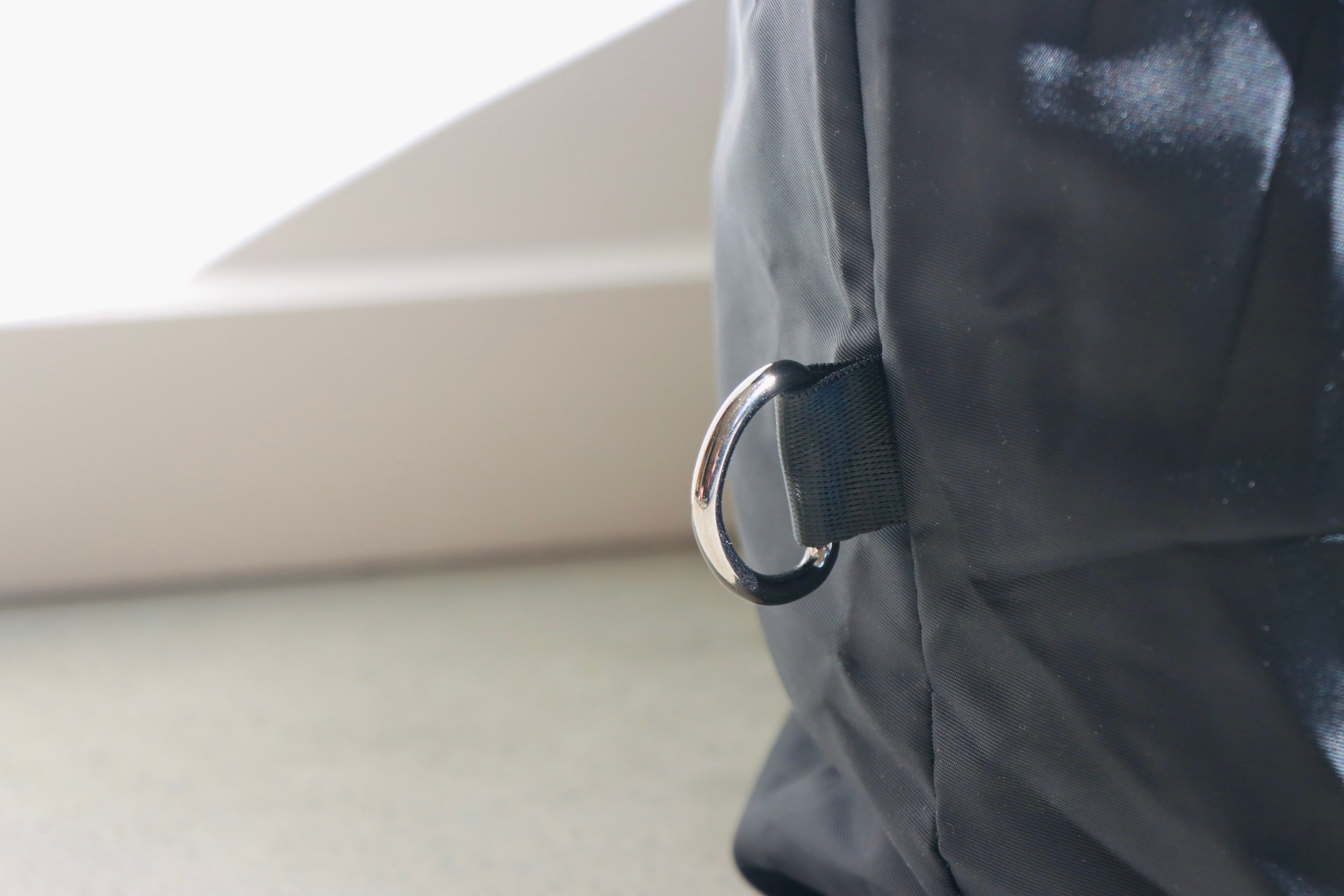 Lifepack HUSTLE: Solar Bag with Anti-Theft Lock | Designs & Ideas on Dornob